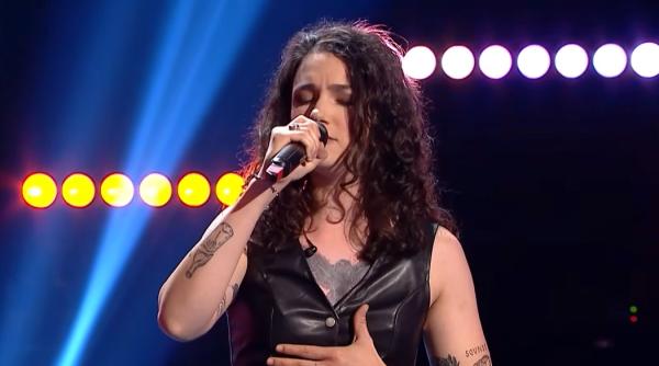 mara biris a cucerit juriul de la vocea romaniei cu vocea ei unica esti un personaj si eu iubesc personajele video