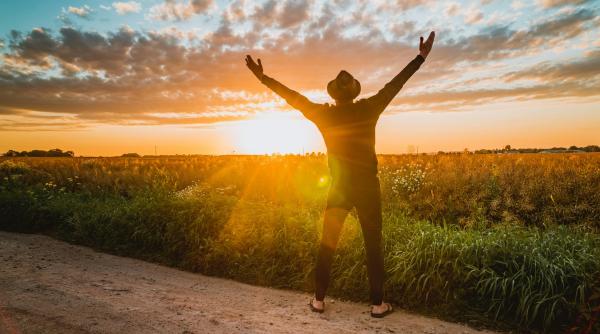 tinerii se muta la satele in care s a investit european preturi pana n 35 000 retele noi si scoli ridicate de la zero