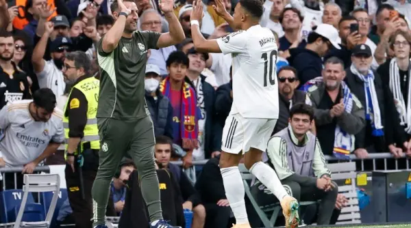 real madrid o invinge pe fc barcelona si se distanteaza la 5 puncte de marea rivala