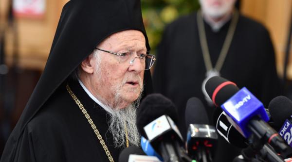 strigate la slujba de luni bartolomeu i l a pomenit pe mitropolitul epifanie al ucrainei reactia preafericitului daniel video