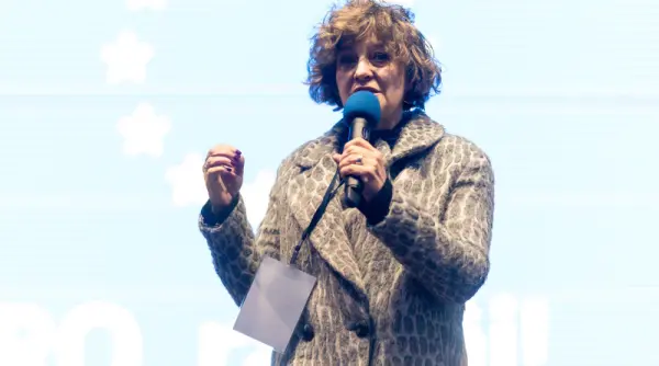 ciuvica daca nicusor dan o sa semneze e o decizie foarte proasta cine foloseste astfel de injuraturi nu are ce cauta in guvern