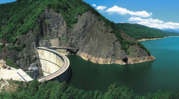 vidraru exercitiu de deversare controlata a apei din lacul de acumulare