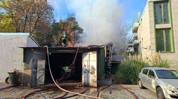 incendiu in sectorul 2 au fost alertate 9 autospeciale de stingere cu apa si spuma