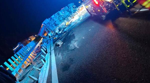 masina de pompieri rasturnata in drum spre interventie