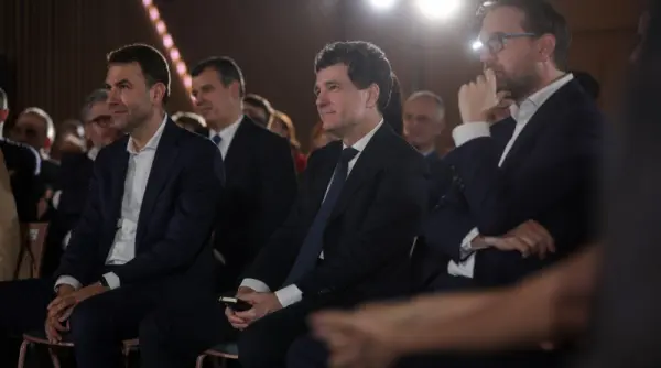 cum explica i l caragiale sprijinirea lui drula de catre voiculescu si fritz