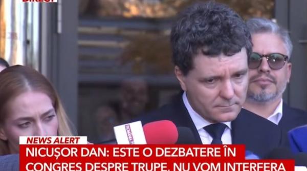 ia uitati cine e langa nicusor dan godina sa fie coincidenta baiete lasa pilele