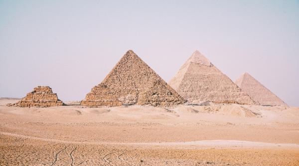 mergi la piramide acum ai sansa sa vezi si de aur al lui tutankhamon in cel mai mare muzeu din lume dedicat unei singure civilizatii
