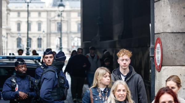 jaful de la luvru demn de un film bijuteriile de 88 de milioane nu au fost furate de mafie ci de niste amatori