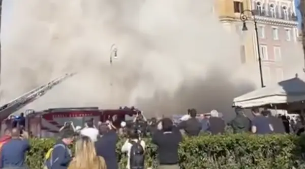 turn prabusit in roma langa colosseum un barbat prins sub daramaturi ar fi roman