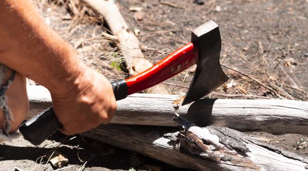 un tanar de 21 de ani a fost fugarit si atacat cu toporul pe strazile din braila