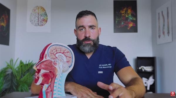 ai auzit de trucul viral pentru migrene cu clama de par un neurolog explica de ce ar putea functiona