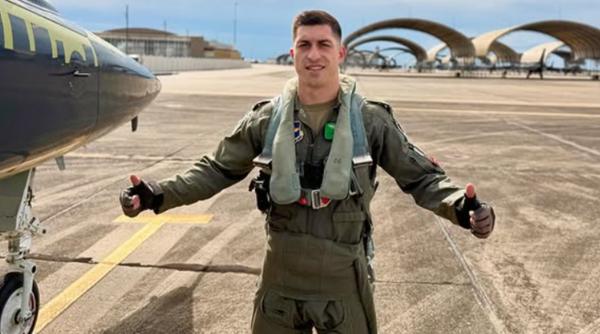 un vrancean scrie istorie in aviatia nato este cel mai tanar instructor din programul international de formare a pilotilor de lupta