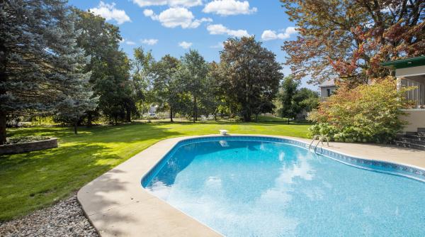 ce a gasit un barbat in timp ce sapa o piscina s a imbogatit peste noapte