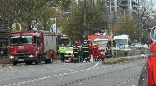pieton ranit grav in bucuresti dupa ce un cablu de tramvai a fost agatat de o duba