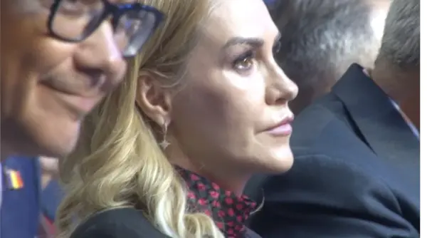 gabriela firea surprinsa cu ochii inlacrimati in sala congresului psd video