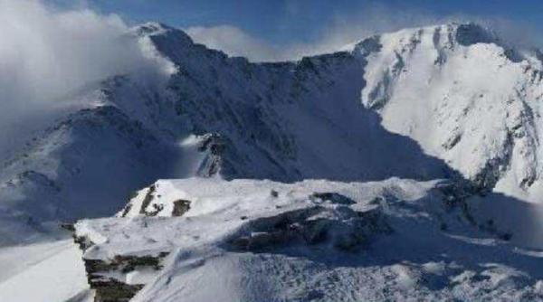 tragedie in muntii maramuresului un barbat care ajuta salvamontistii mort intr un accident