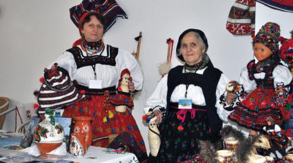 constanta celebreaza ziua dobrogei expozitii ateliere si targ al mesterilor populari la muzeul de arta populara