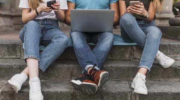 stai prea mult online poti ajunge la dementa digitala noua provocare a erei tehnologice video