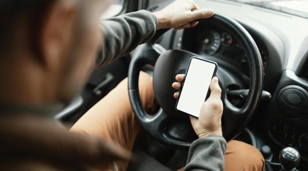 doi tineri morti pe dn56 dupa ce unul a butonat telefonul titi aur explica efectul geamului mat