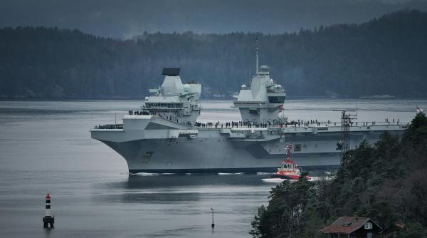 venezuela mobilizeaza 200 000 de soldati dupa ce sua au trimis cel mai mare portavion in regiune