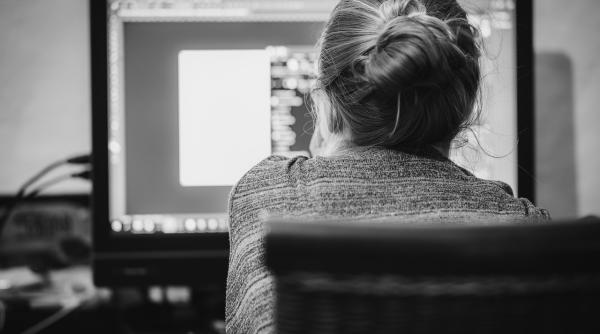 prim ministrul care sustine ca doarme doua ore pe noapte aspru criticat a convocat o sedinta la 3 dimineata