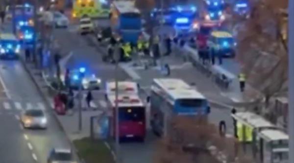 imagini cutremuratoare din suedia mai multi oameni loviti mortal de un autobuz in centrul capitalei foto video
