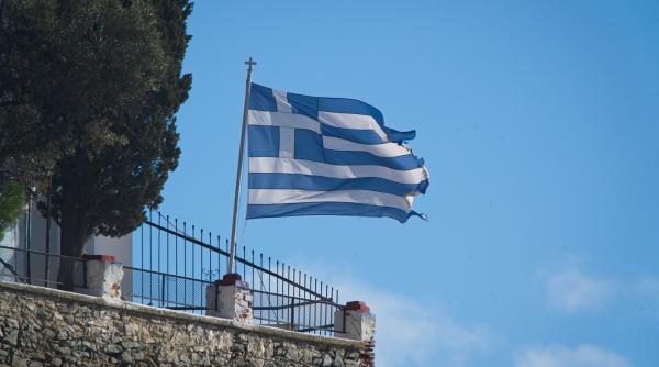 in antikythera o insula greceasca biserica vrea sa plateasca oamenii sa se stabileasca acolo 18 000 de euro de persoana