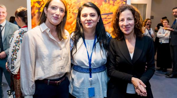 roberta metsola prezenta la expozitia romania multiculturala organizata de maria georgiana teodorescu