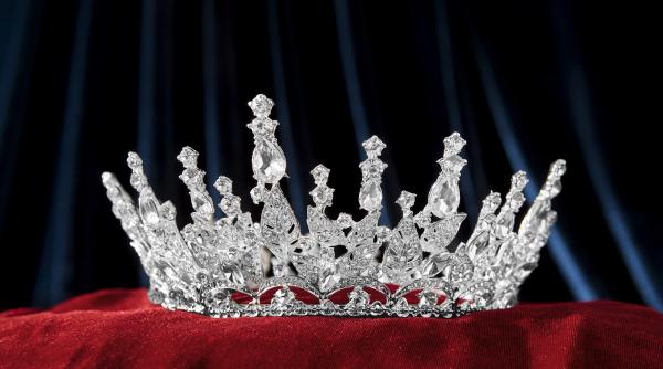 scandal la miss univers un jurat a demisionat cu trei zile inainte de concurs finalistele au fost preselectate