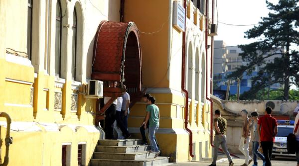alerta intr un liceu din capitala din cauza mirosului de gaze 200 elevi si profesori evacuati