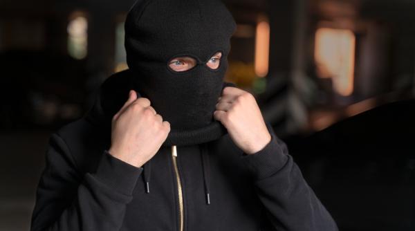 muzeul roman din lausanne tinta unui jaf rapid vitrina sparta si monede de aur furate