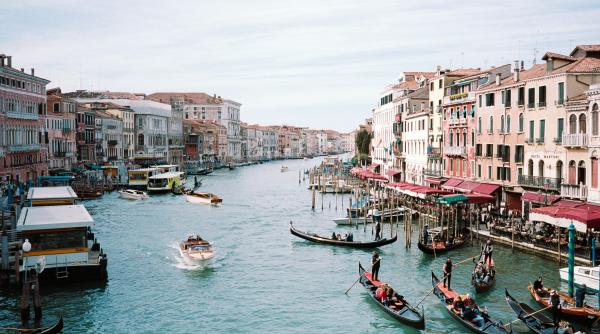 greta thunberg interzisa in venetia ce a facut activista de mediu video