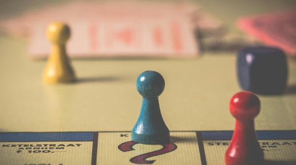 cine are sanse in conducerea aur sunt alegeri