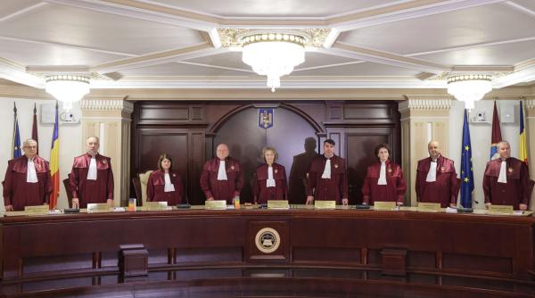 curtea constitutionala discuta sesizarile privind legea referitoare la plata pensiilor private
