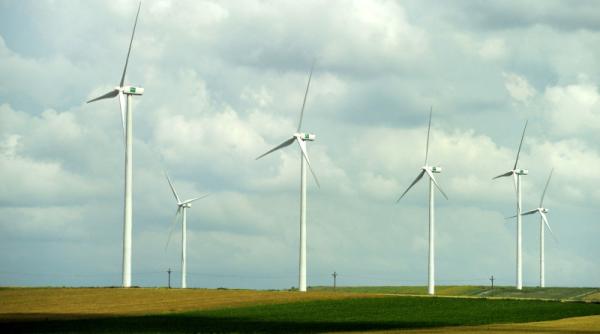 eolienele de vina ca pilotii n au doborat drona care a survolat mai multe judete din romania mosteanu drona aparea disparea