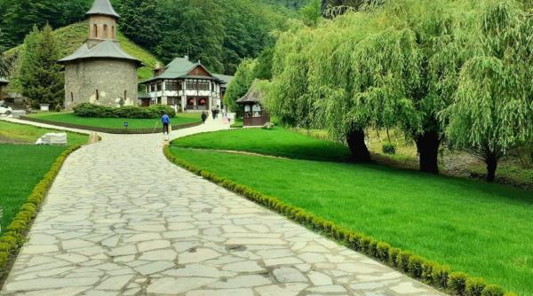 prislop peste 15 000 de pelerini sunt asteptati la proclamarea locala a sfantului cuvios marturisitor arsenie