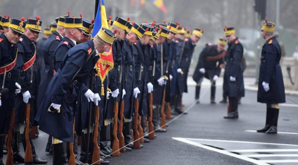 marsuri si cantece patriotice la parada de 1 decembrie fanfarele aduc treceti batalioane si marsul de intampinare in prim plan