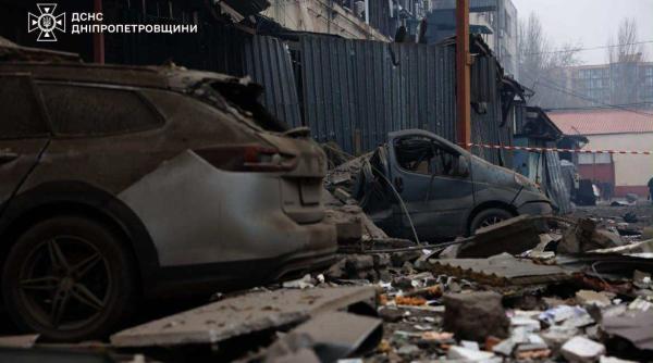 video patru morti si zeci de raniti intr un atac cu rachete balistice rusesti asupra orasului dnipro