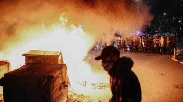 foto video violente la protestele din bulgaria zeci de arestari si politisti raniti