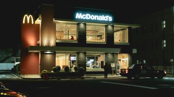 psihologia ascunsa din spatele chioscurilor digitale mcdonald s cum a reusit sa readuca profitul urias