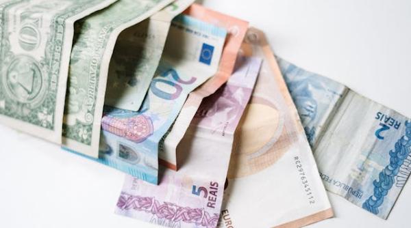 tara care trece in constitutie cash ul dreptul cetateanului de a plati in numerar