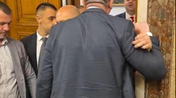 scandal in parlamentul bulgariei politicienii la un pas de bataie dupa protestele de strada video