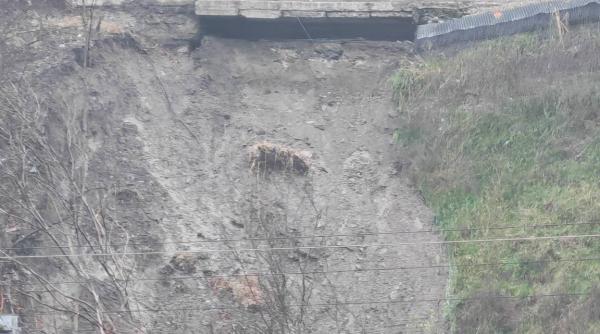 restrictii de trafic pe dn1 brasov ploiesti dupa o alunecare de teren in zona comarnic