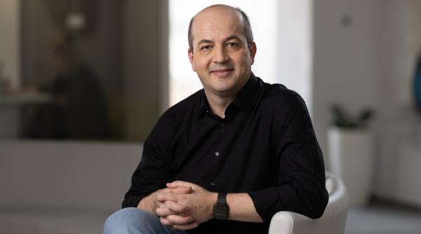 cu cat a contribuit provident la economia romaniei