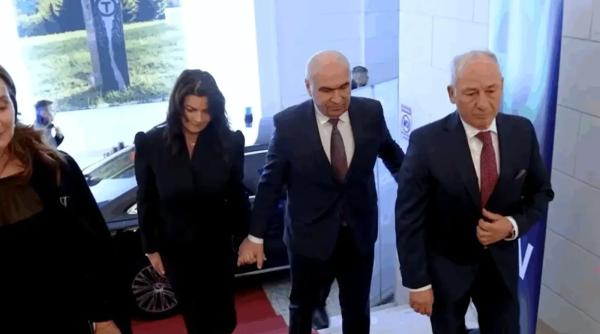 ioana dogioiu anunta ca premierul ilie bolojan s a casatorit sotia il insoteste in austria pe banii ei