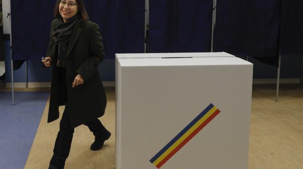 cine a atras privirile la sectia de votare razboiul paltoanelor din ziua alegerilor