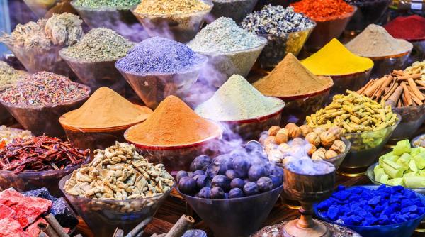 cum a folosit cleopatra miresmele orientului ca arma de seductie si strategie politica