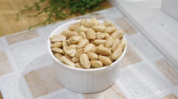 de ce este bine sa mananci doua portii de arahide pe zi