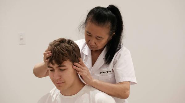 masajul si relaxarea secretul unui scalp sanatos si efect anti age pentru barbati