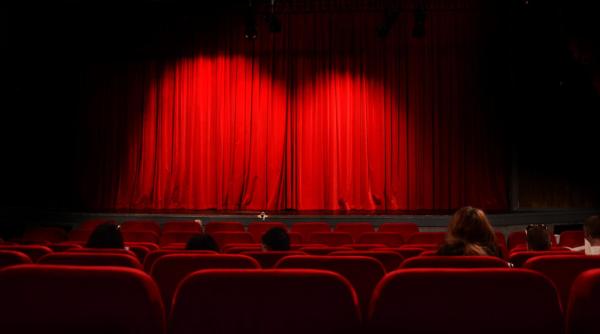 premiera la teatrul apropo piesa iluzii un rezumat al vietii de cuplu la sfarsit de drum